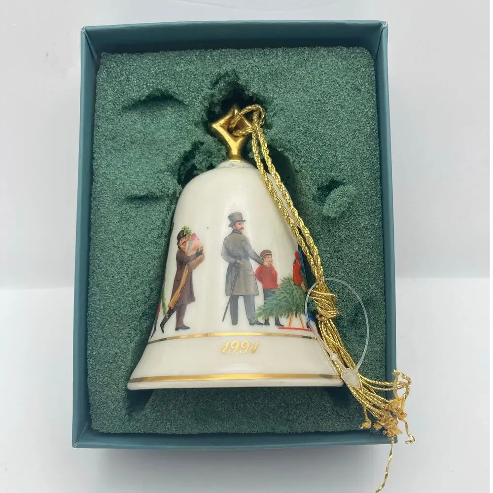 Lenox Songs of Christmas Collection Music Box Bell-We wish you a Merry Christmas